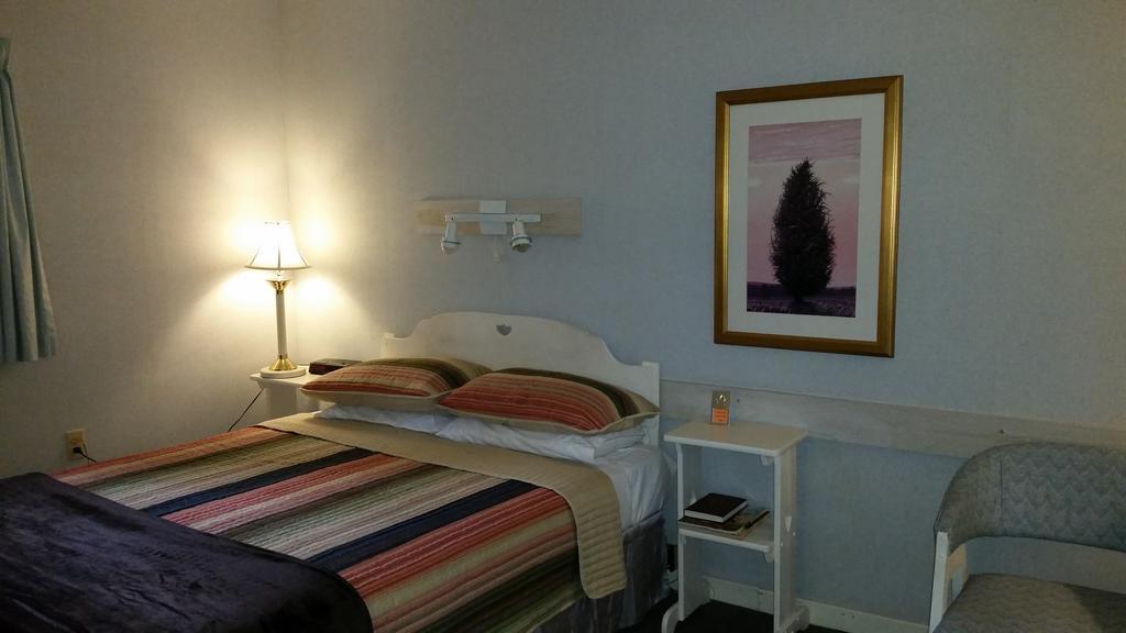 סאסקס Pinecone Motel מראה חיצוני תמונה