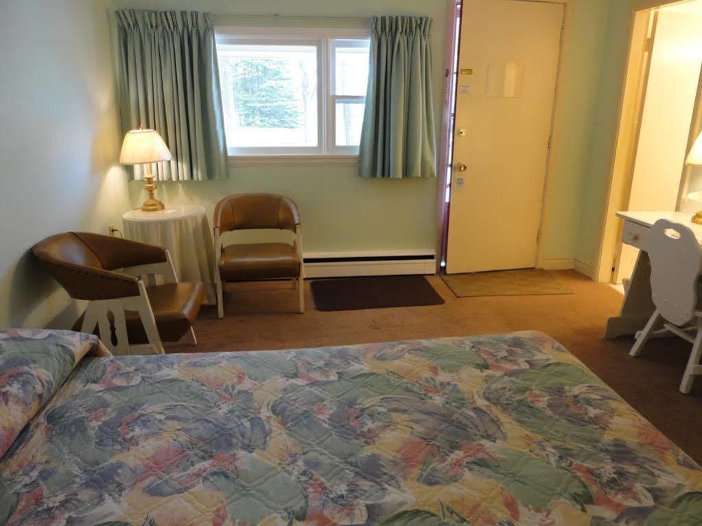 סאסקס Pinecone Motel מראה חיצוני תמונה