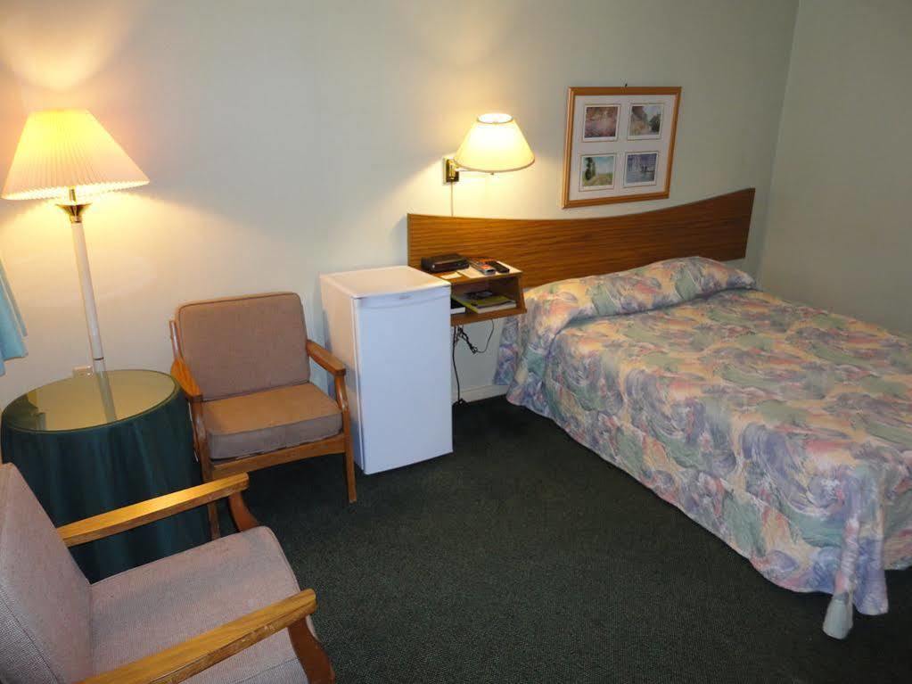 סאסקס Pinecone Motel מראה חיצוני תמונה
