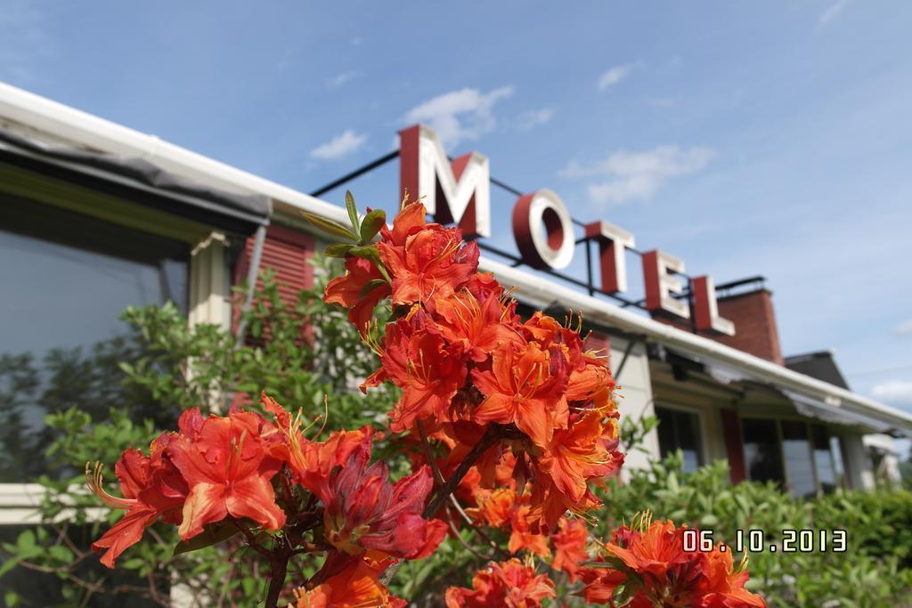 סאסקס Pinecone Motel מראה חיצוני תמונה