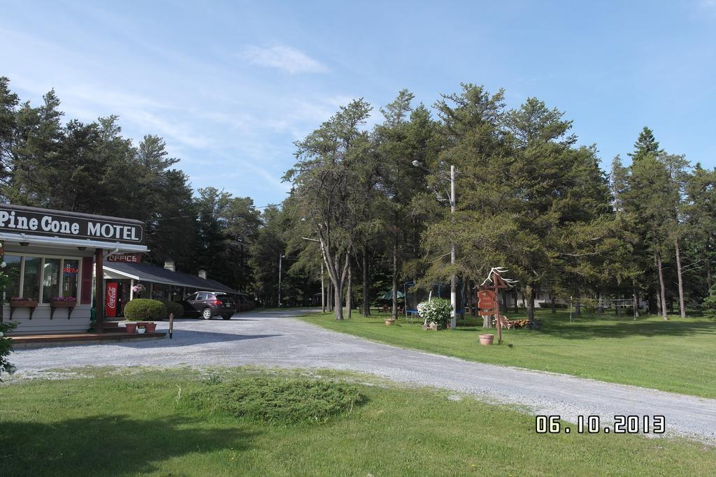 סאסקס Pinecone Motel מראה חיצוני תמונה