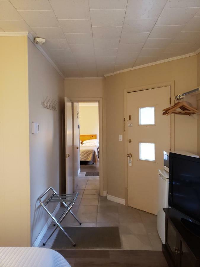 סאסקס Pinecone Motel מראה חיצוני תמונה